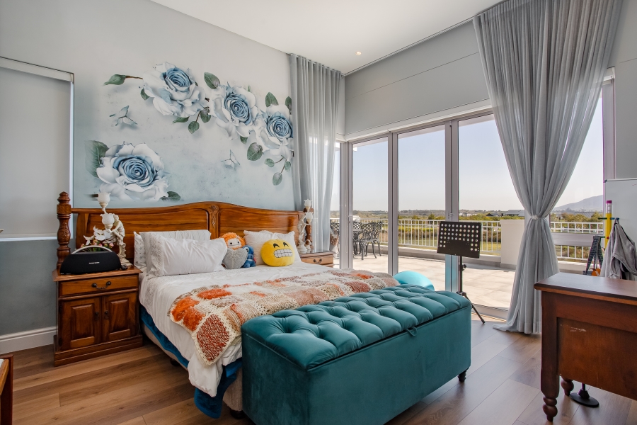 5 Bedroom Property for Sale in Val De Vie Estate Western Cape